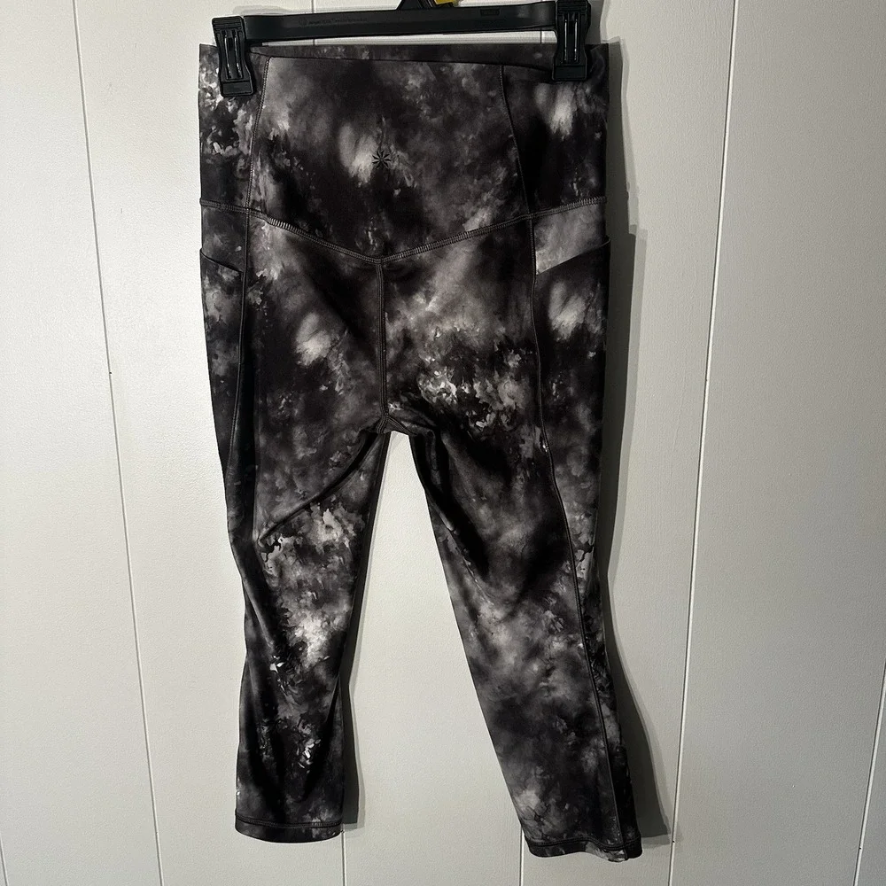 Athleta Salutation Stash Pocket II Capri Leggings Black White Tye Dye Pockets M - Picture 5 of 9